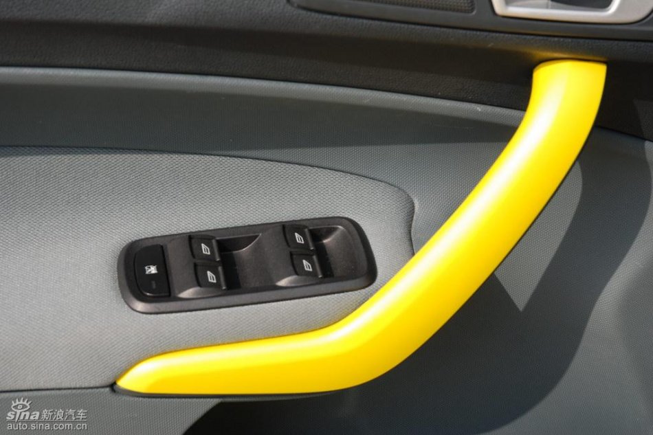 两厢1.5手动运动型内饰