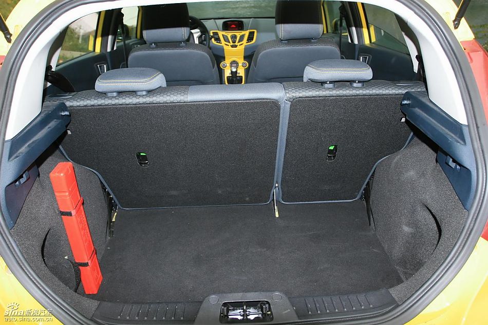 新嘉年华1.5L手动时尚限量版