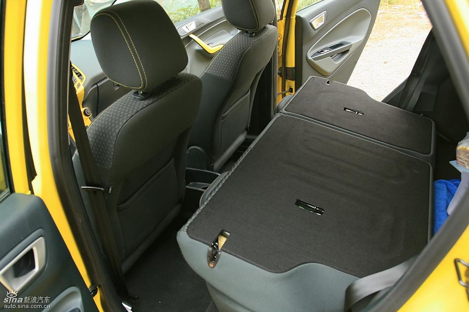 新嘉年华1.5L手动时尚限量版