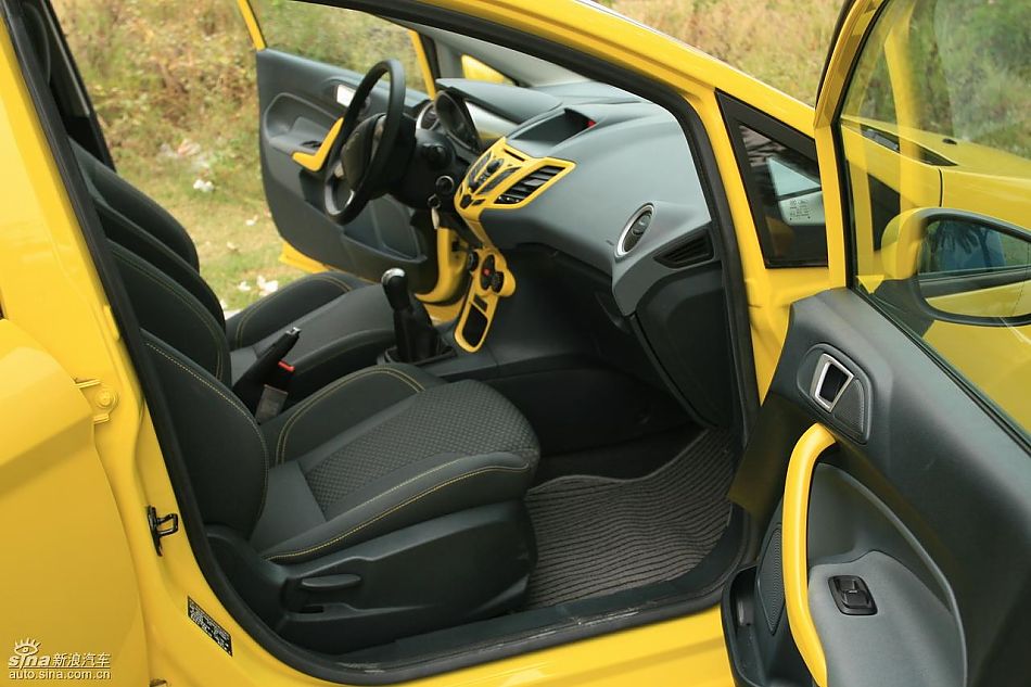 新嘉年华1.5L手动时尚限量版