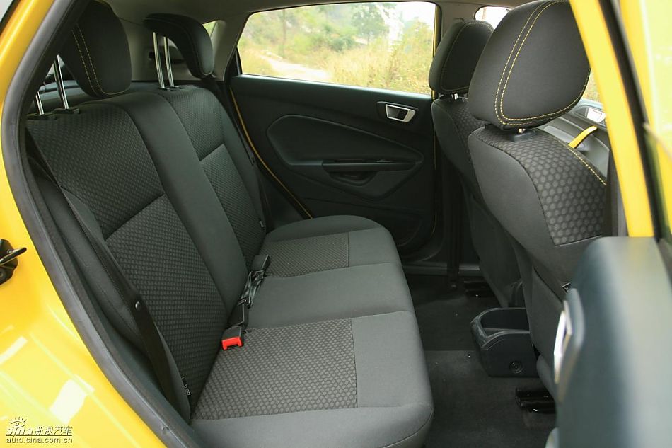 新嘉年华1.5L手动时尚限量版