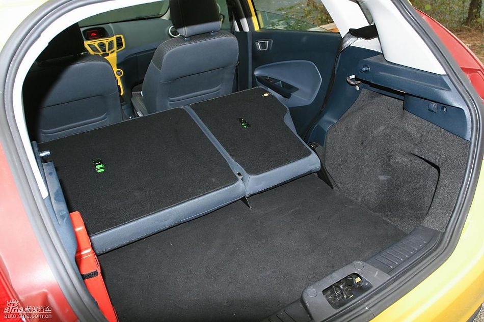 新嘉年华1.5L手动时尚限量版