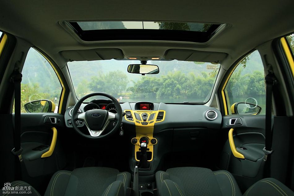 新嘉年华1.5L手动时尚限量版