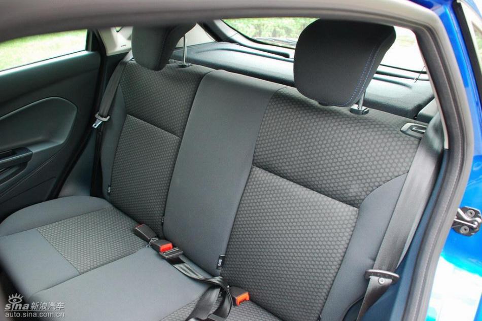 新嘉年华两厢手动运动型内饰