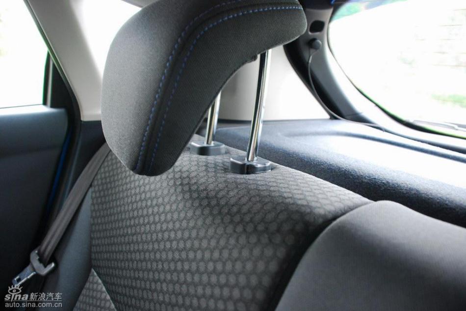 新嘉年华两厢手动运动型内饰