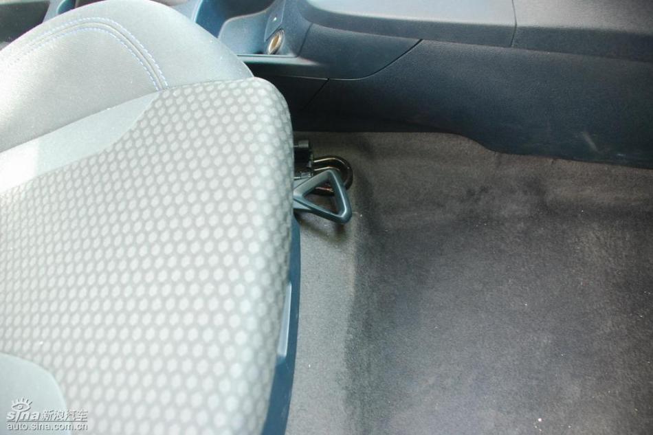 新嘉年华两厢手动运动型内饰