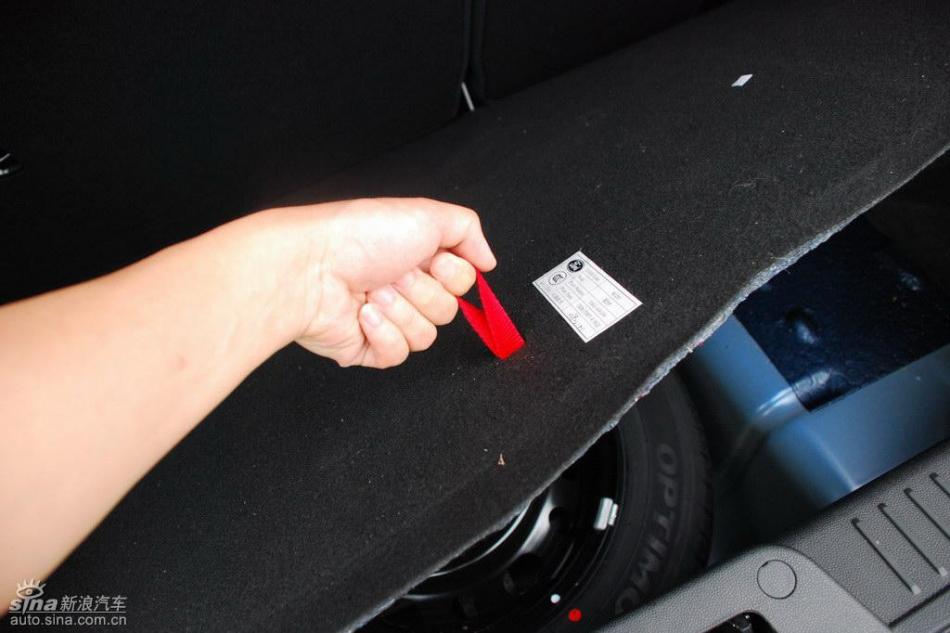 新嘉年华两厢后备厢