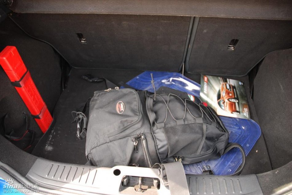 两厢1.5自动运动型内饰