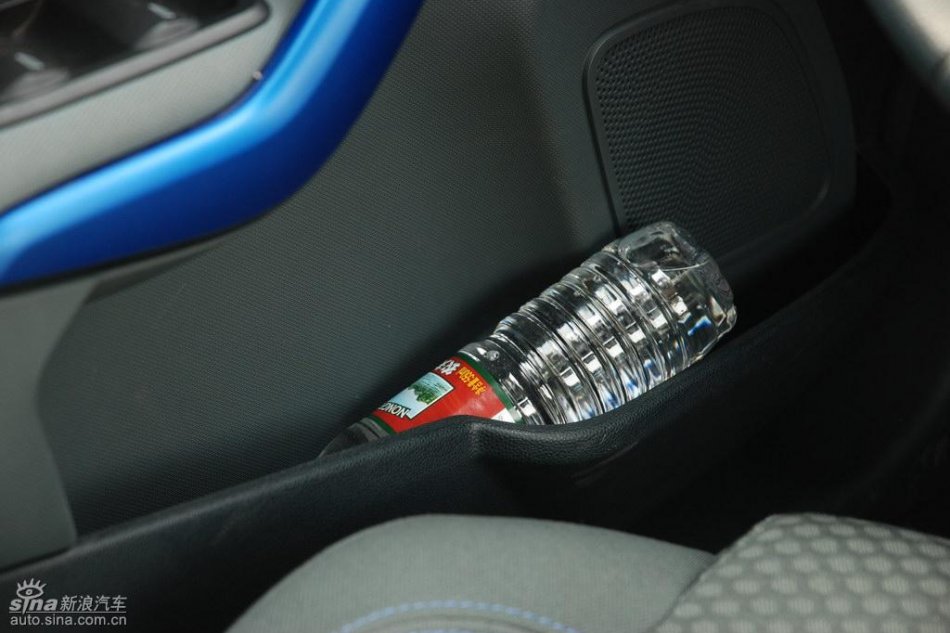两厢1.5自动运动型内饰
