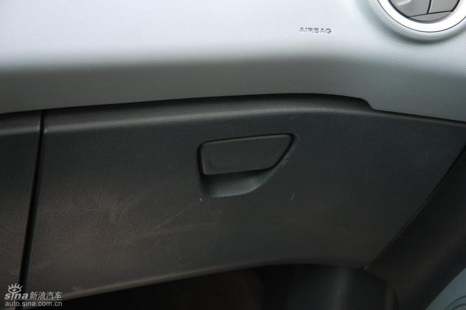 两厢1.5手动运动型内饰