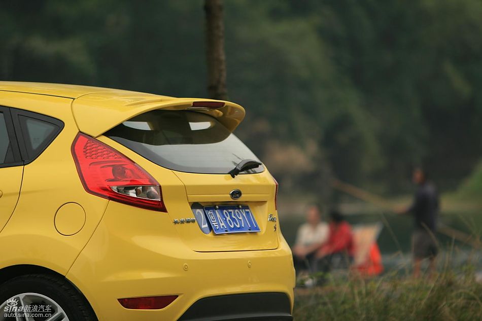 新嘉年华1.5L手动时尚限量版