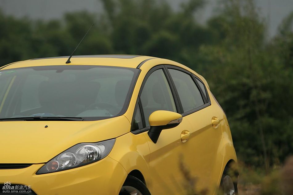 新嘉年华1.5L手动时尚限量版