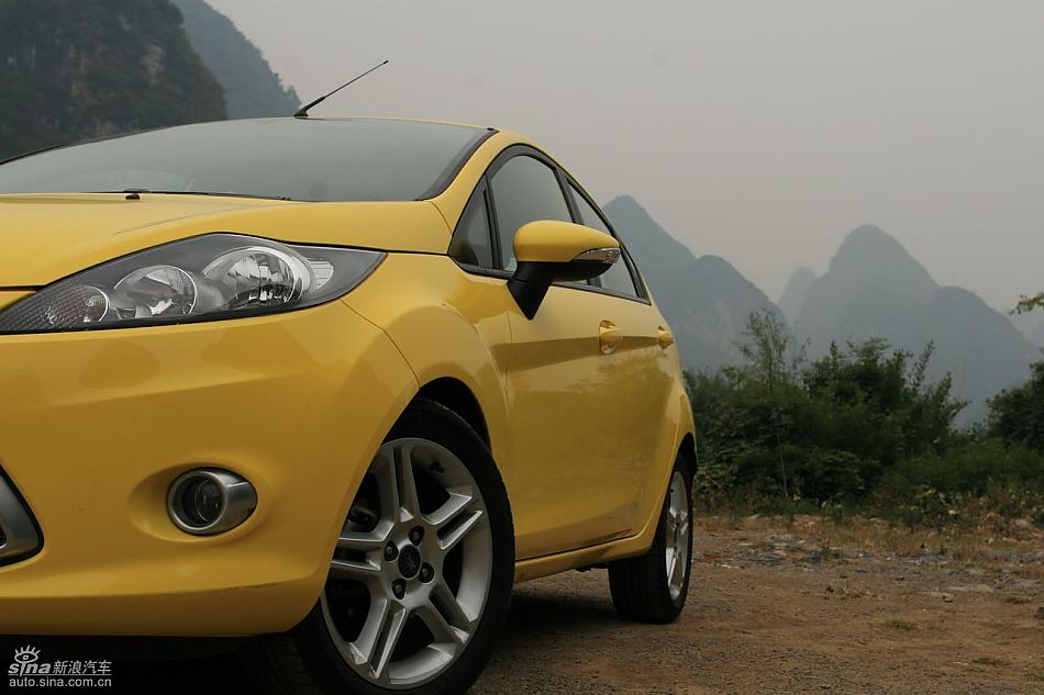 新嘉年华1.5L手动时尚限量版