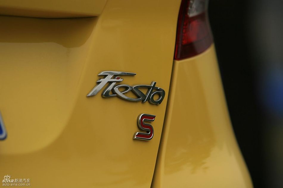 新嘉年华1.5L手动时尚限量版