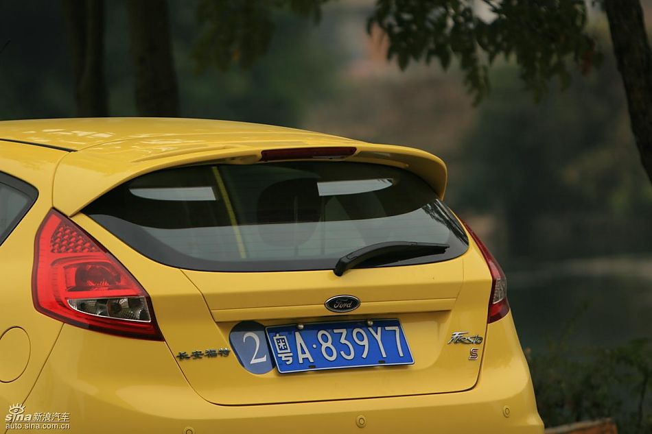 新嘉年华1.5L手动时尚限量版