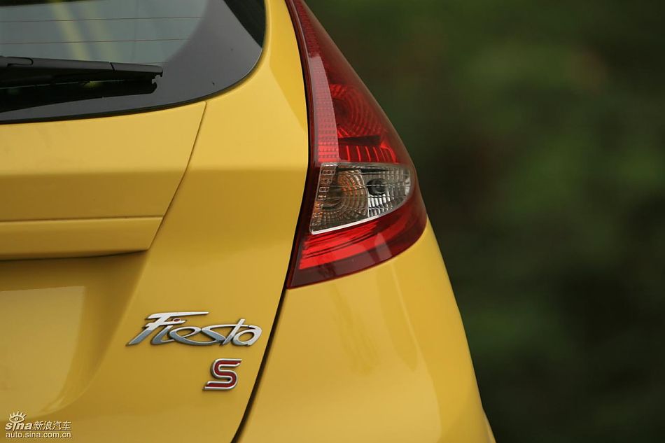 新嘉年华1.5L手动时尚限量版