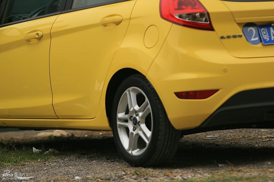 新嘉年华1.5L手动时尚限量版