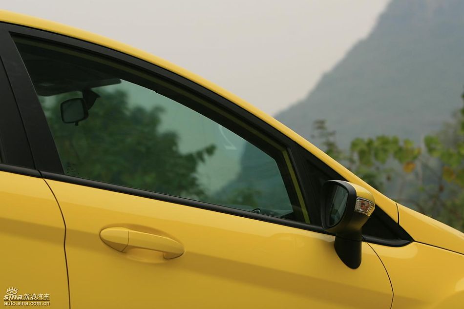 新嘉年华1.5L手动时尚限量版