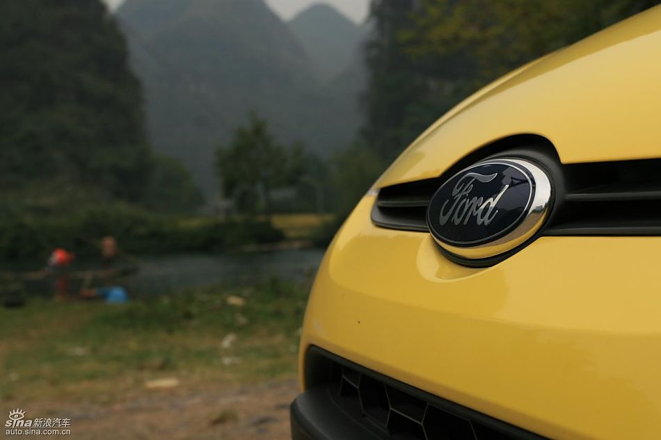 新嘉年华1.5L手动时尚限量版