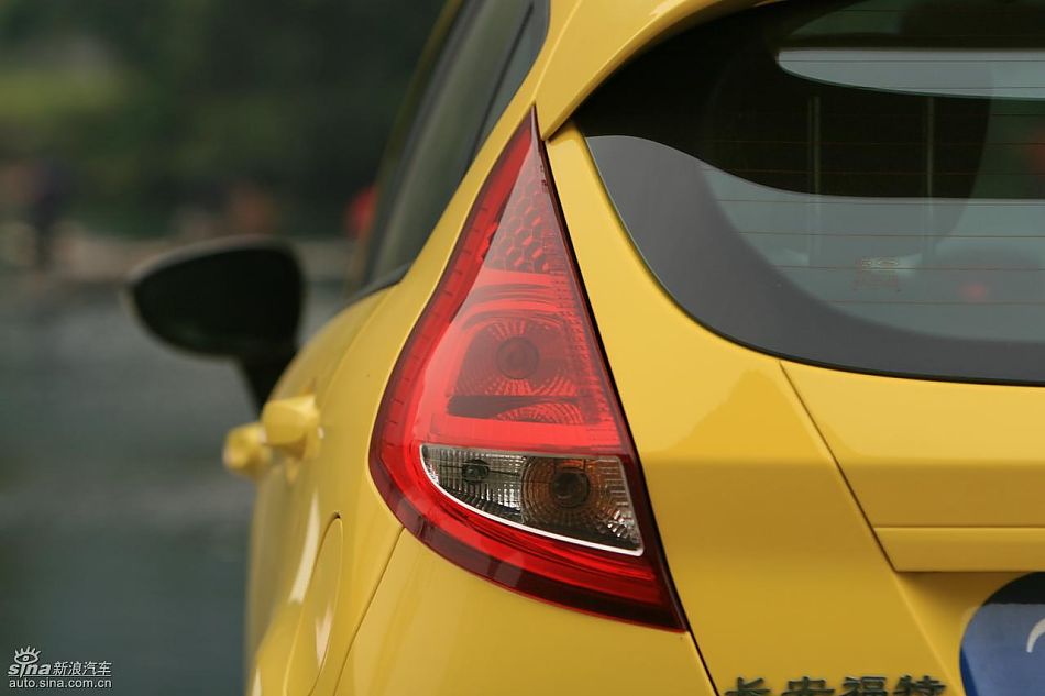 新嘉年华1.5L手动时尚限量版