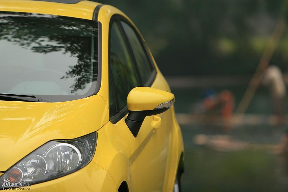 新嘉年华1.5L手动时尚限量版