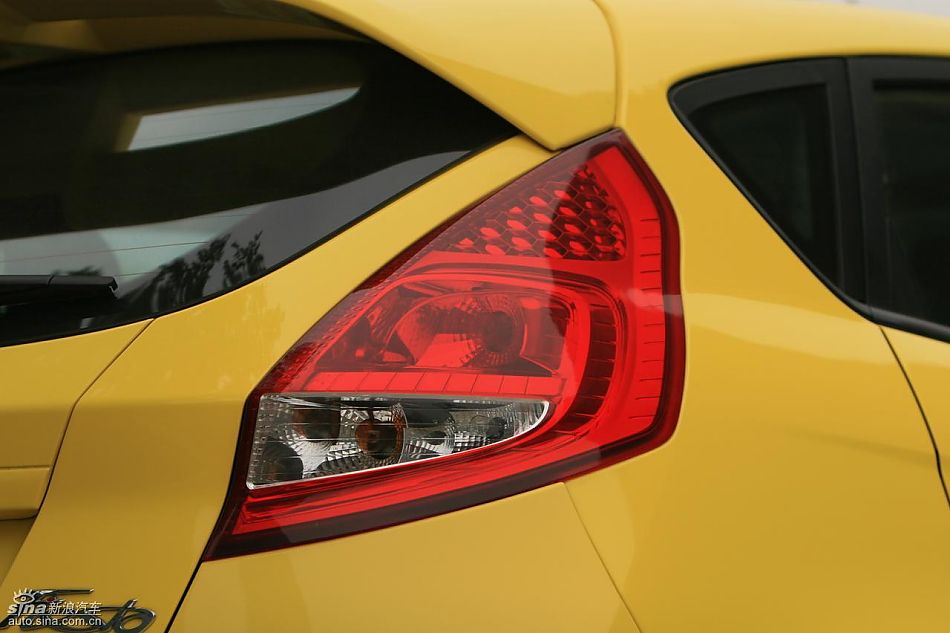 新嘉年华1.5L手动时尚限量版