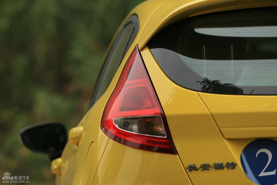 新嘉年华1.5L手动时尚限量版