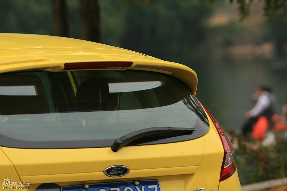 新嘉年华1.5L手动时尚限量版