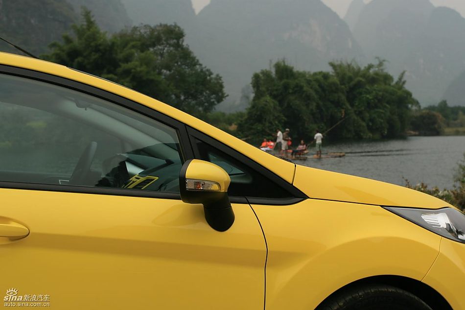 新嘉年华1.5L手动时尚限量版