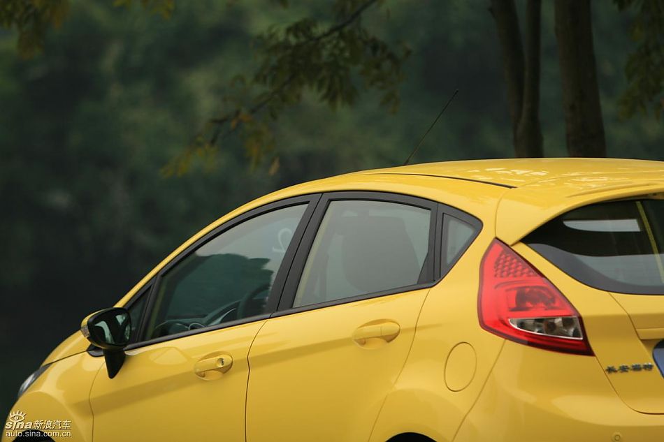 新嘉年华1.5L手动时尚限量版