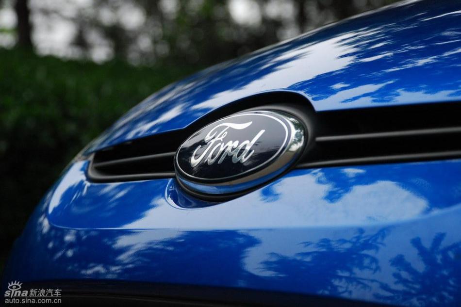 新嘉年华两厢手动运动型外观