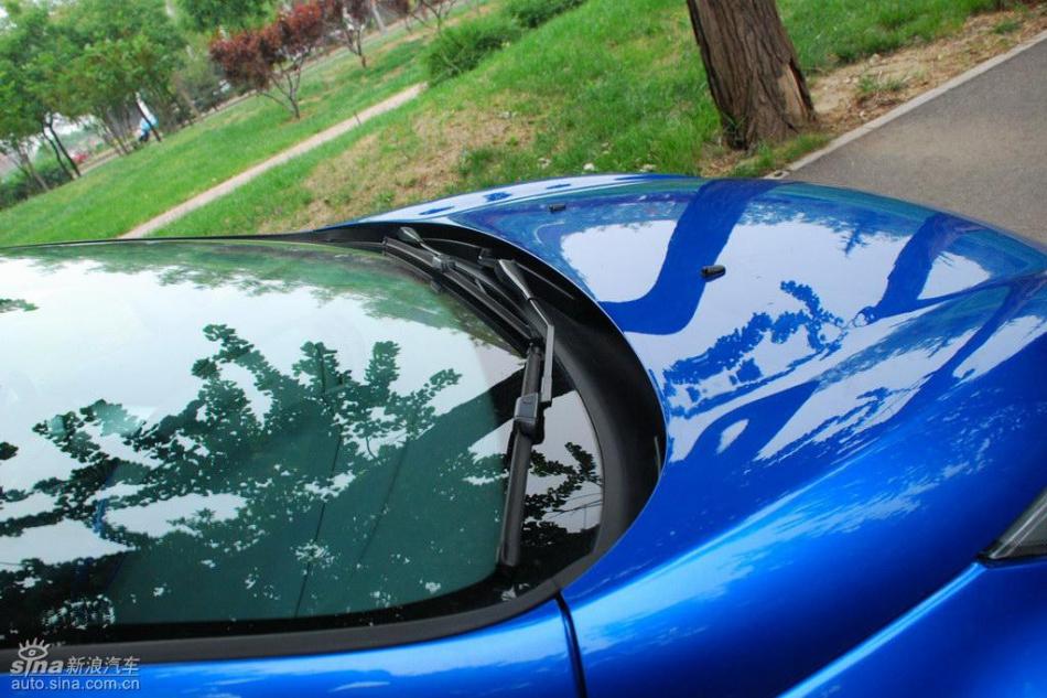 新嘉年华两厢手动运动型外观