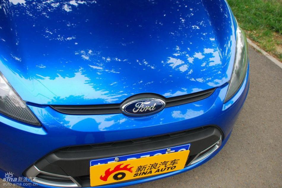 新嘉年华两厢手动运动型外观