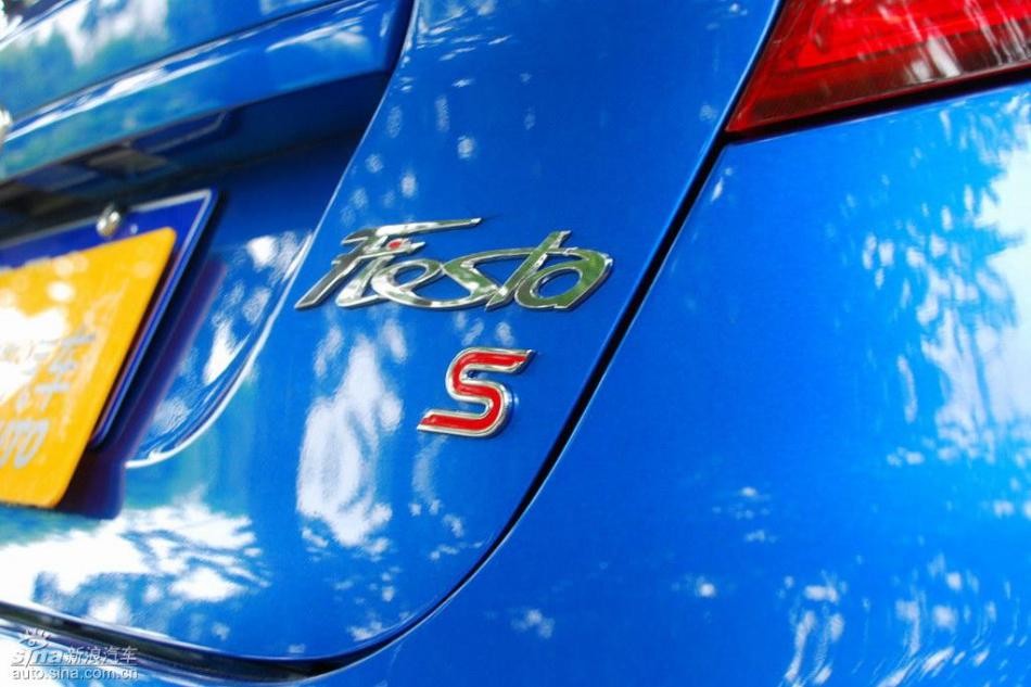 新嘉年华两厢手动运动型外观