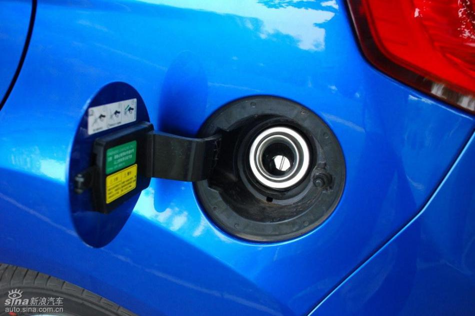 新嘉年华两厢手动运动型外观