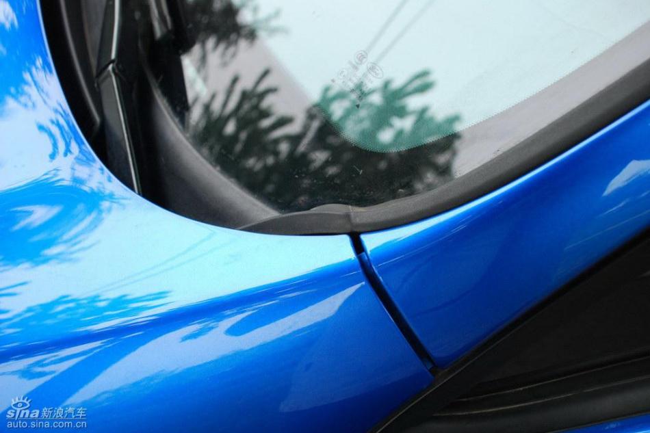 新嘉年华两厢手动运动型外观