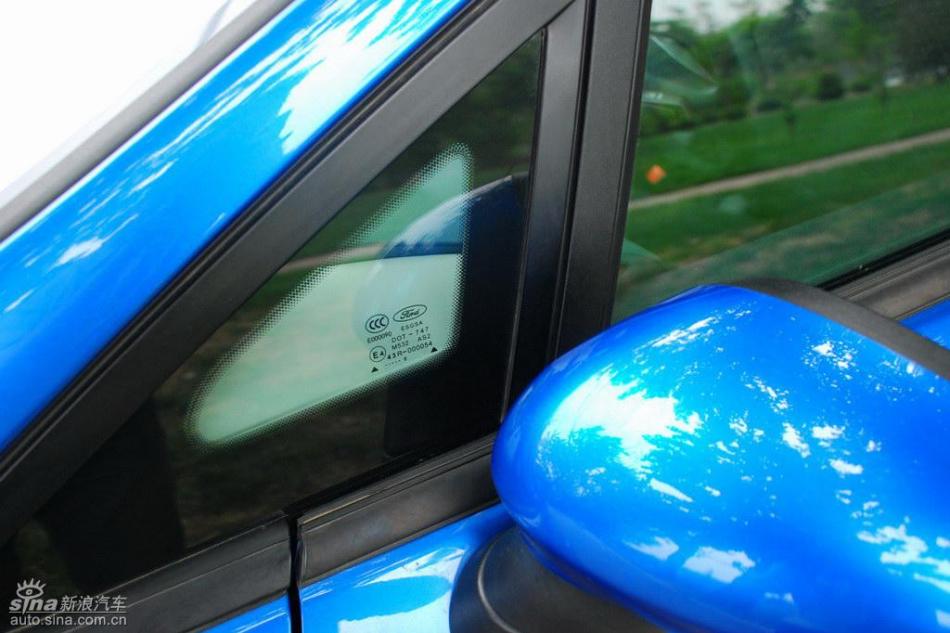 新嘉年华两厢手动运动型外观