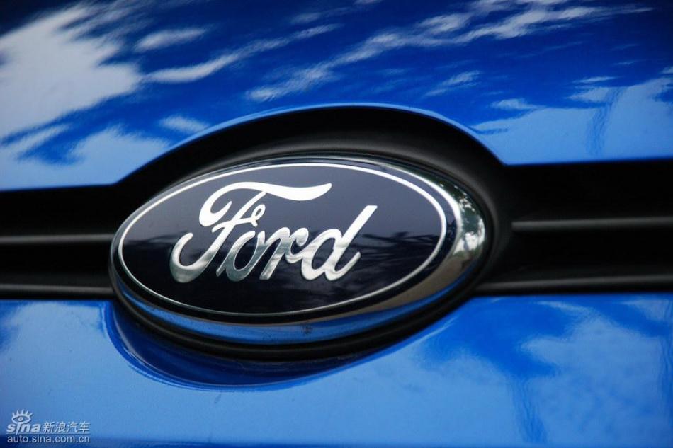 新嘉年华两厢手动运动型外观