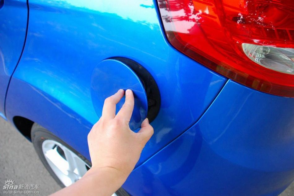 新嘉年华两厢手动运动型外观