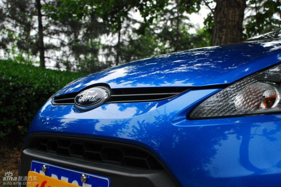 新嘉年华两厢手动运动型外观