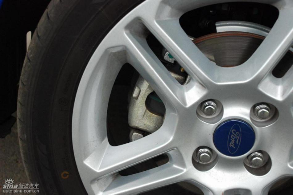 新嘉年华两厢手动运动型外观