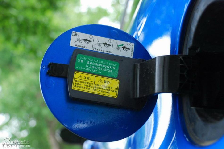 新嘉年华两厢手动运动型外观