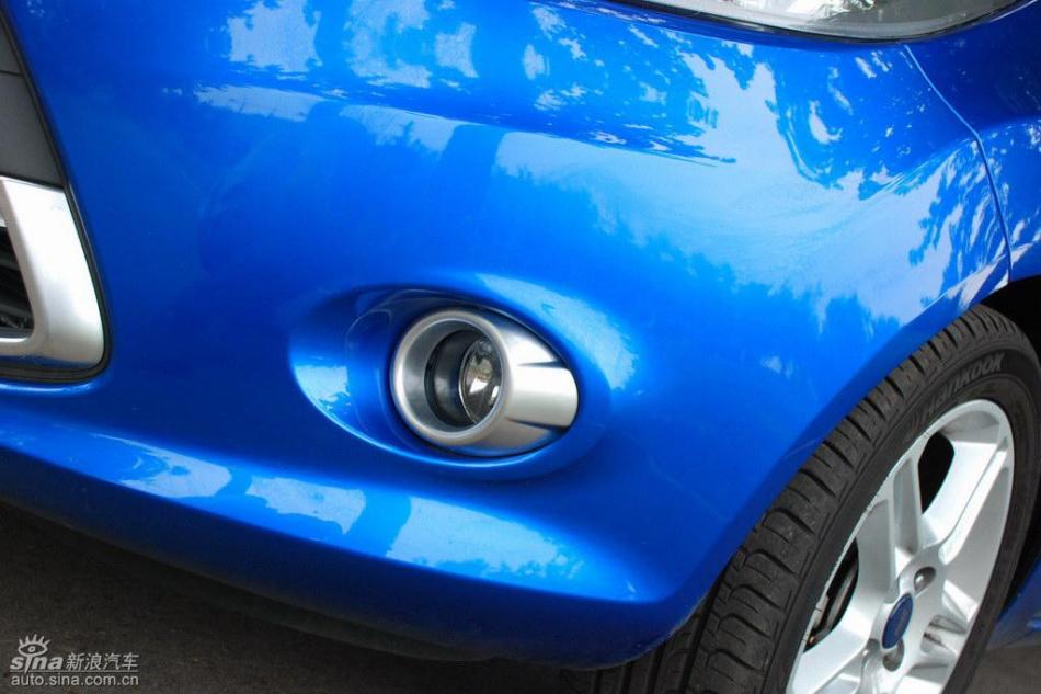 新嘉年华两厢手动运动型外观