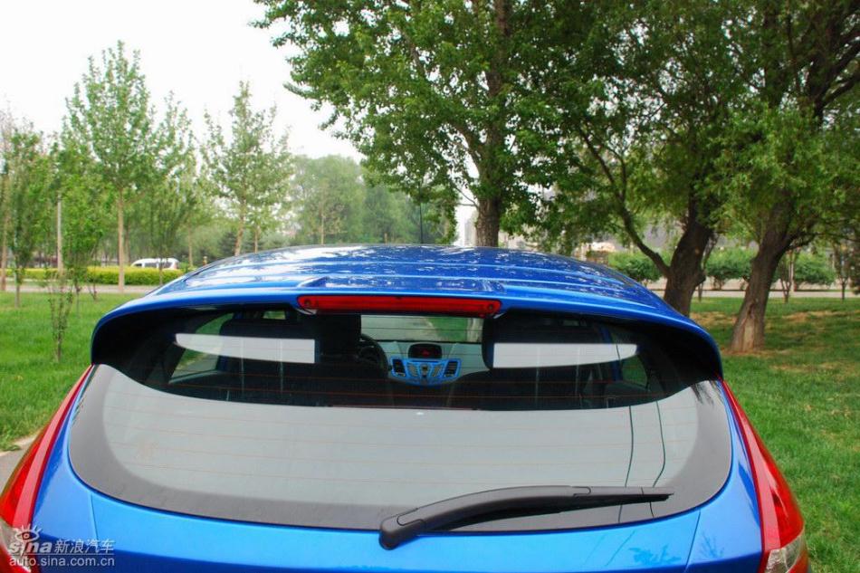 新嘉年华两厢手动运动型外观