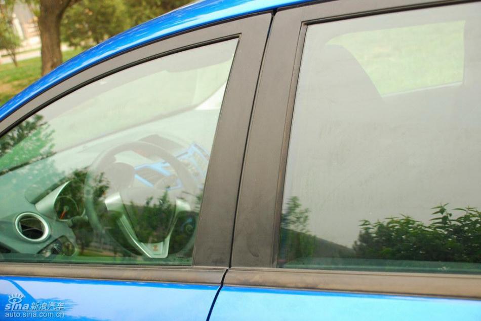 新嘉年华两厢手动运动型外观