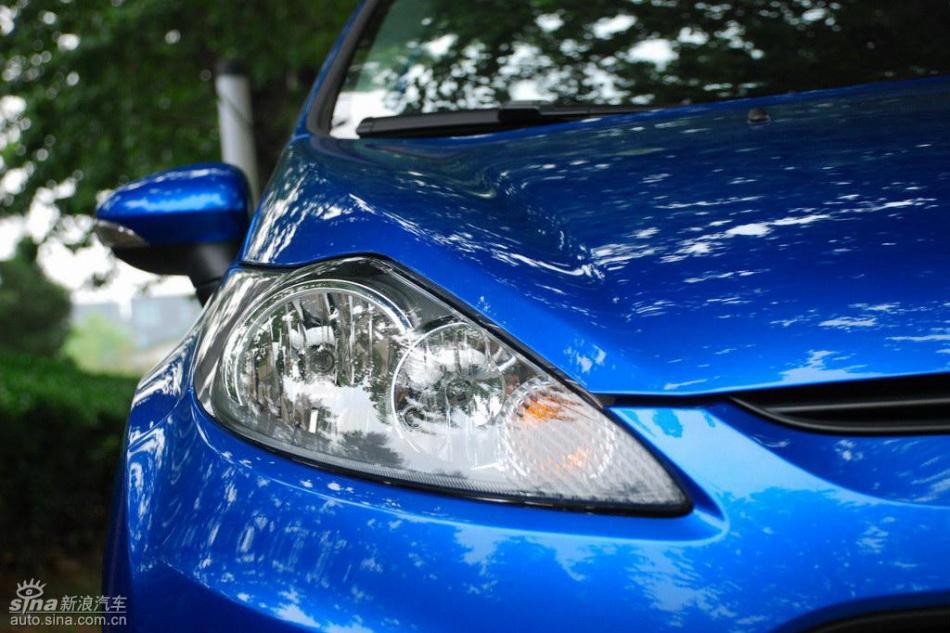 新嘉年华两厢手动运动型外观