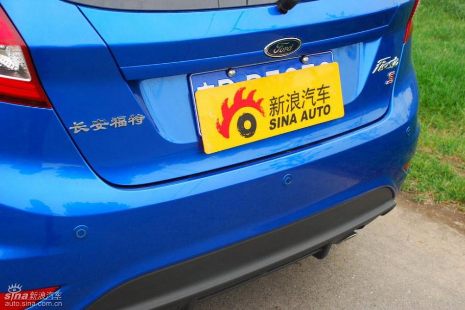 新嘉年华两厢手动运动型外观