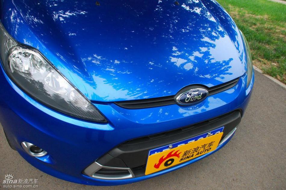 新嘉年华两厢手动运动型外观