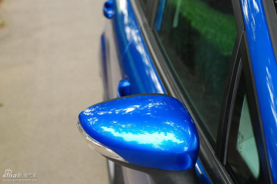 新嘉年华两厢手动运动型外观