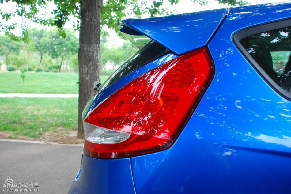 新嘉年华两厢手动运动型外观